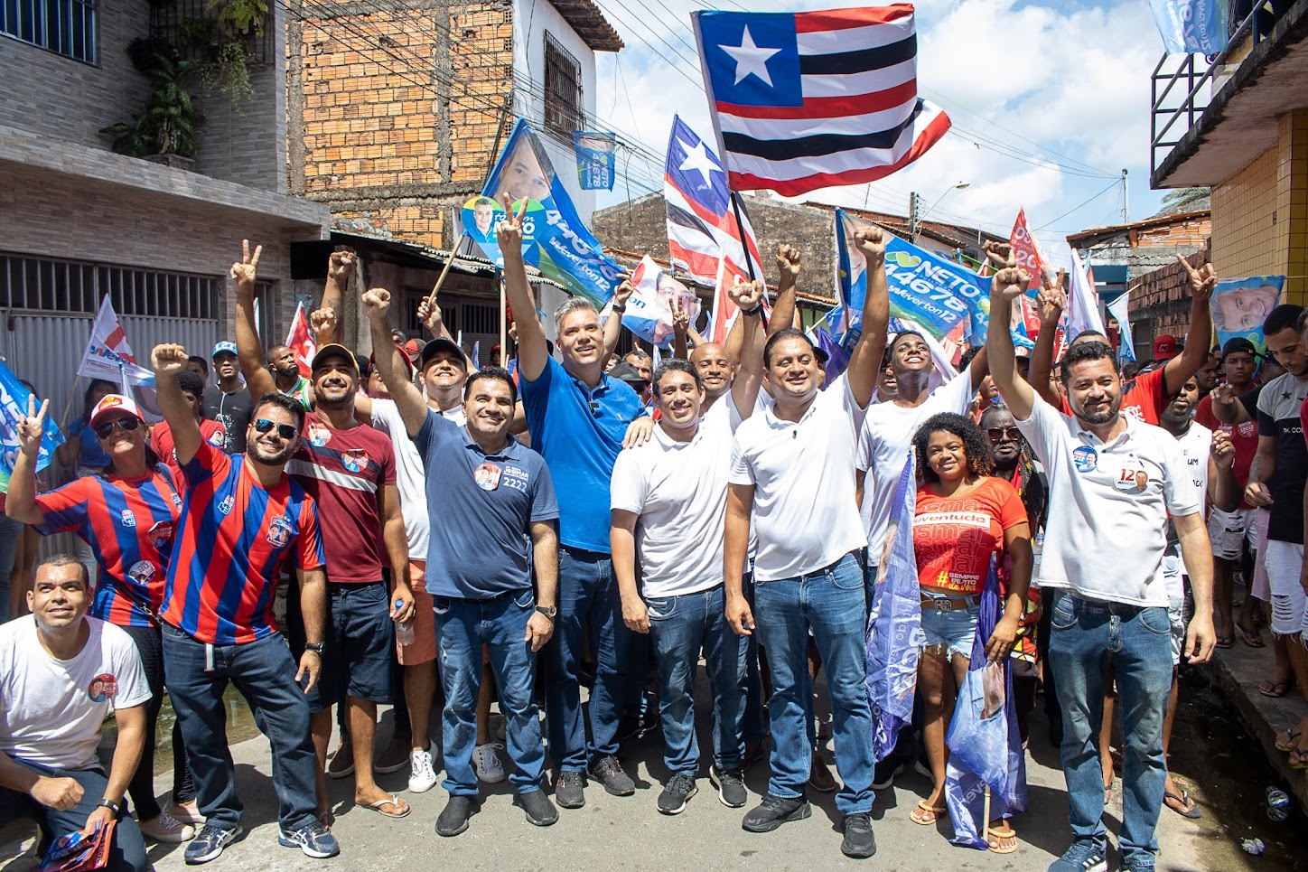 Josimar e Weverton participam de caminhada no bairro do São Francisco